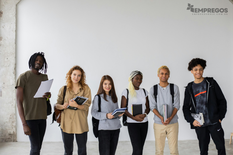 Este artigo abordará as oportunidades de vagas para o Jovem Aprendiz Amazon 2024, as perspectivas para jovens no Distrito Federal, a relevância do trabalho freelancer, e a importância do Sistema de Crédito Cooperativo como alternativa bancária para jovens em início de carreira.